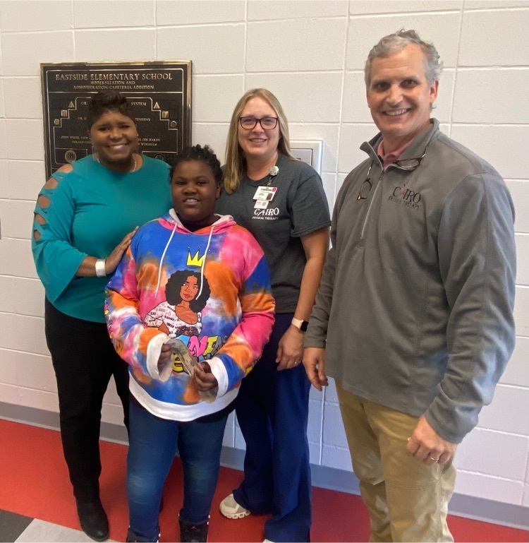 Left - Principal Wright, Zipporah Bryant, 3rd place winner - middle, Valerie Harrison, OT w/ Cairo Physical Therapy, and Tyler Lee, Owner of Cairo Physical Therapy 